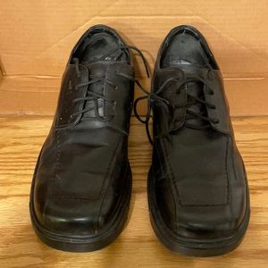 Men’s sz 8 Florsheim black lace up dress shoes.